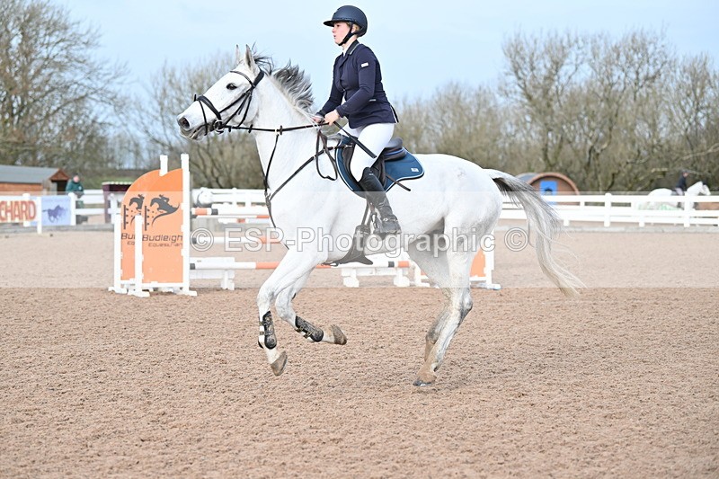 231208A-123035-00717 - Cls 5 Newcomers & 1.10m Open