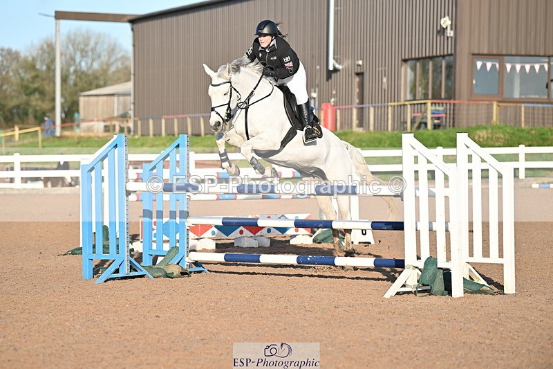 231210A-132524-02580 - Cls 20 Newcomers & 1.10m Open