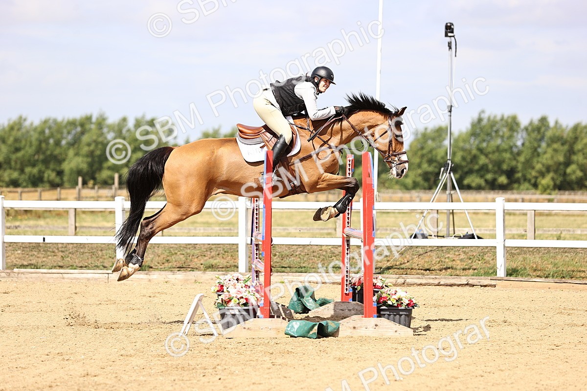 SBM_009655 - Class 8 - Senior Newcomers - 1.10  Open