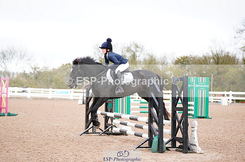 241027A-093404-01825 - SUN Cls 2 Pony Intro 70cm