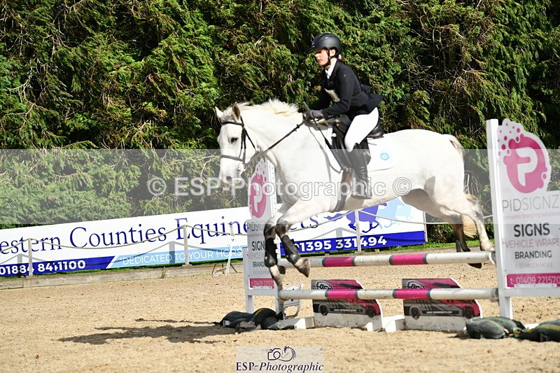 251004A-151514-01757 - Classes 8 & 9 70cm