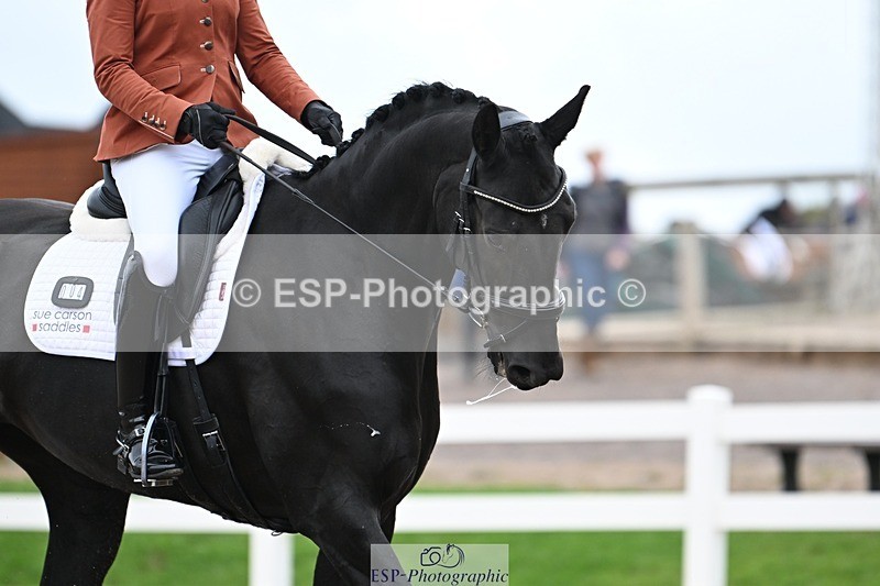 250907-122252-08329 - 004-Charlotte.DickerDevaldi's.Kiss