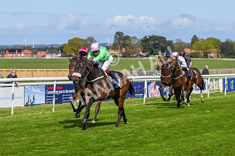 250424-Race 3-Dambuster-0999 - Race 3