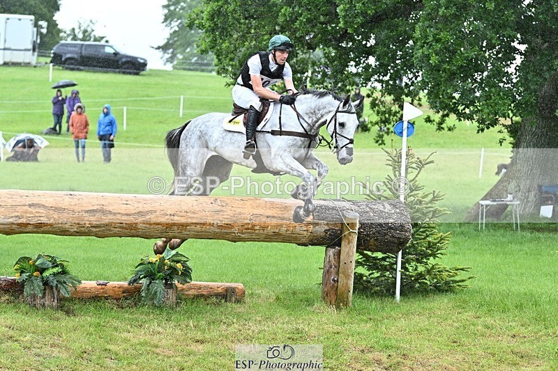 240526-124115-22116 - 404-DEERPAIRC_REVELRY-Max_Warburton