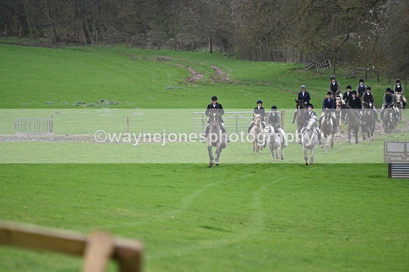 WJ6_9072 - Line Three