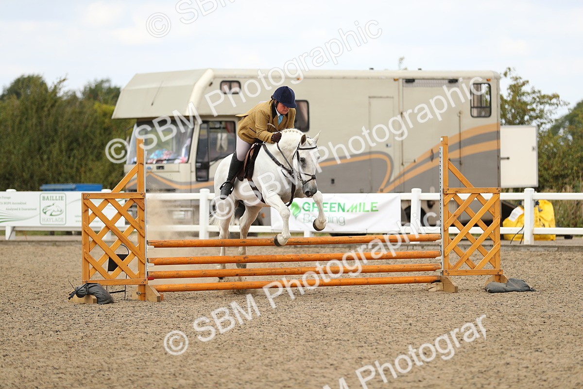 SBM_05565 - Class 48a Style & Performance 70cm (15-19)