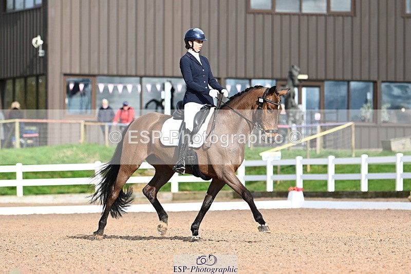 240218A-124949-07334 - 131-Lauren.Burrows-Active.Vogue