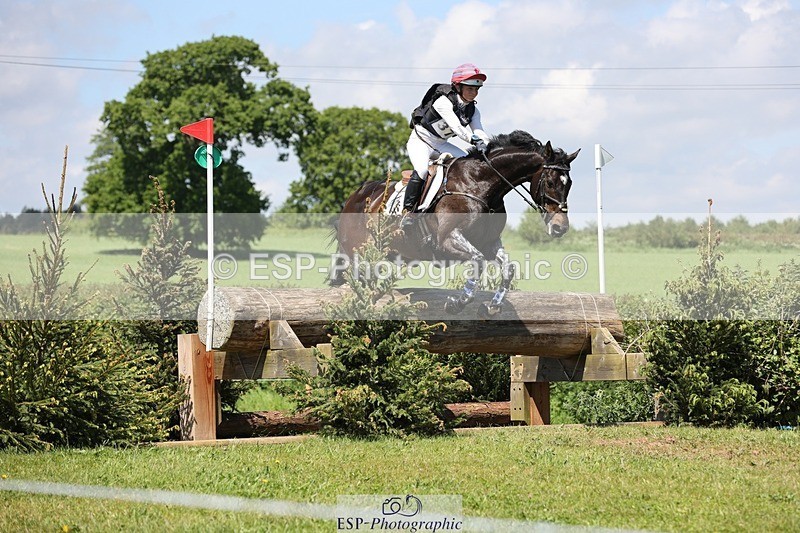 240525-121502-13315 - 370-STORM_IN_DECEMBER-Claire_Fielding