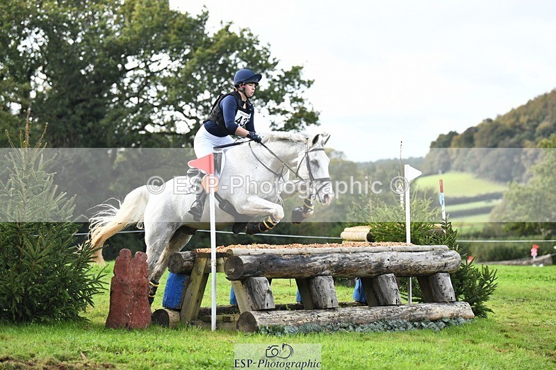 231021-133956-18099 - 437-DONBEG.GREY-Hannah.Underhill-SC+XC