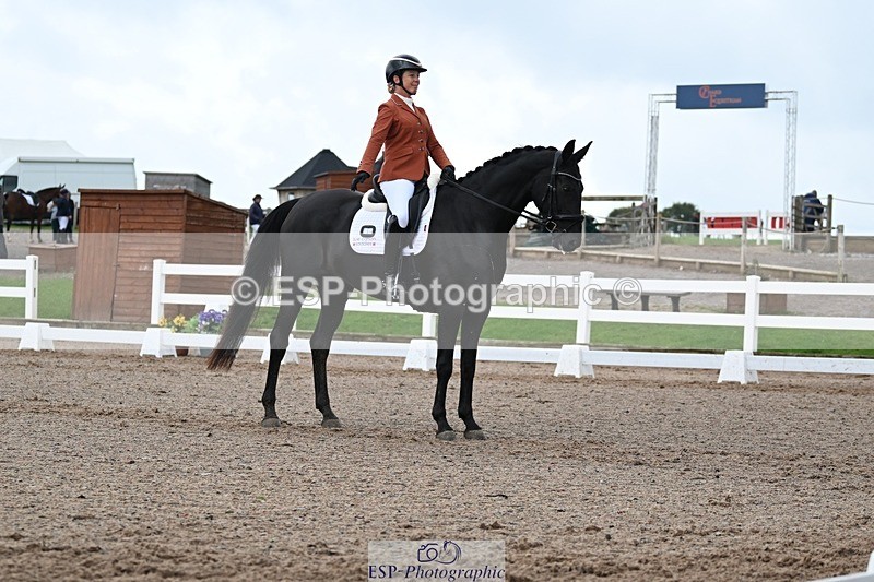 250907-122706-08347 - 004-Charlotte.DickerDevaldi's.Kiss