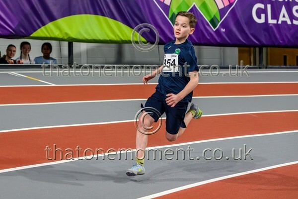 AgeInd25SUN-913537 - Track Male