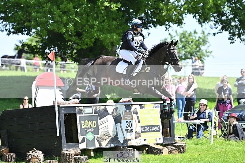 240525-124449-14197 - 101-MORELANDS_CASANOVA-Daisy_Bathe