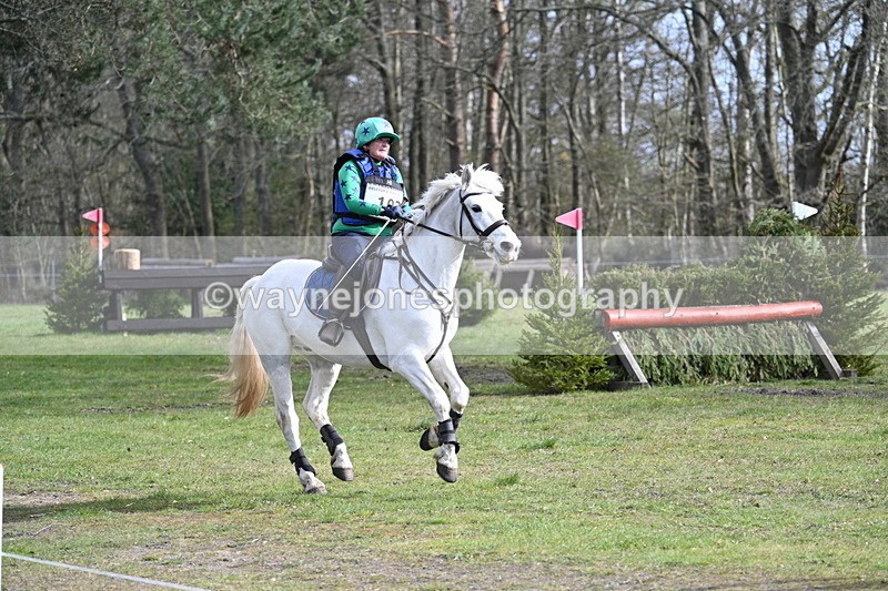 WJ7_0031 - Time 10:13 to 10:38 Times at the Fence