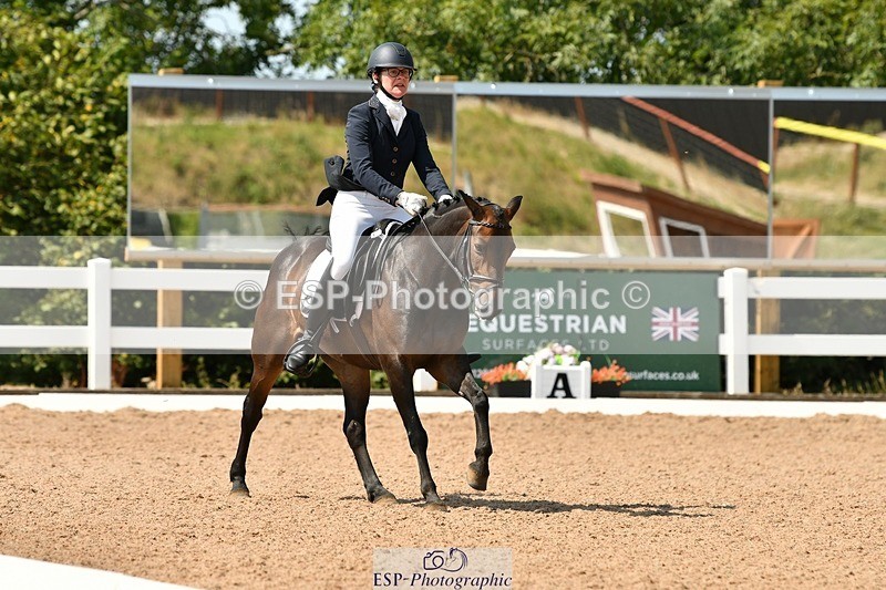 250817-132653-09953 - 090-Sarah.GoddardSaris.Fingers.Crossed