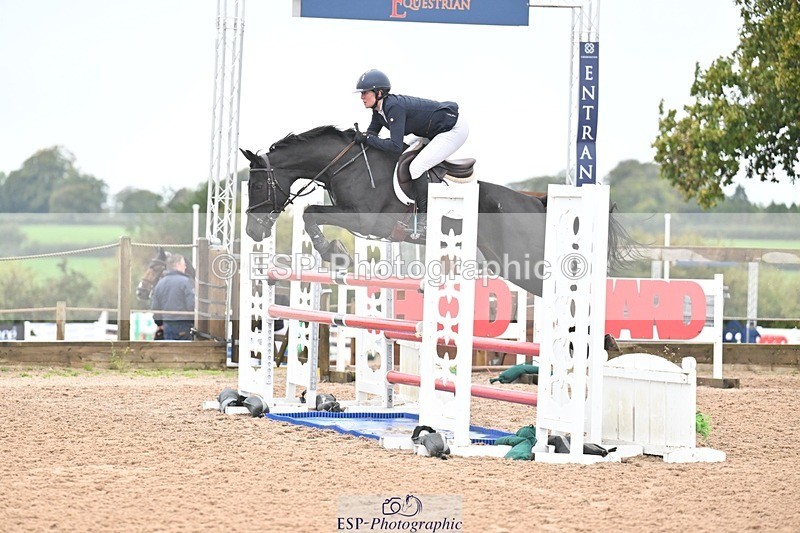 251003-131457-01065 - Cls 3 Foxhunter and 1.20m
