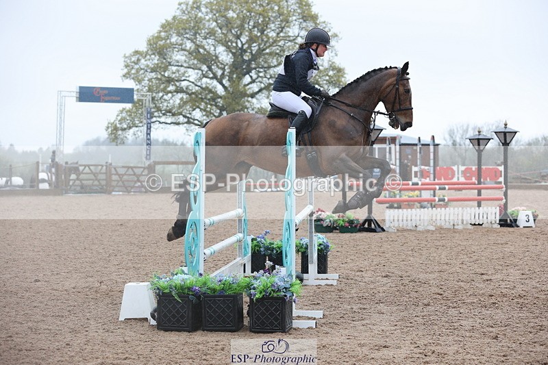 250418-115804-01781 - 080-Tichy.Sanders-SPARHANGER.VELVET