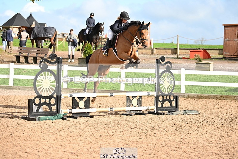 241023A-142621-01041 - Cls 4 Newcomers and 1.10m Open