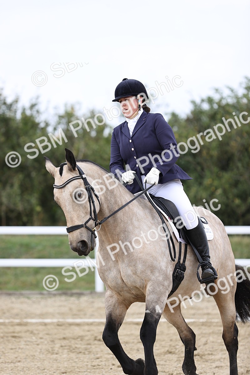 SBM_017918 - Class 14 - Novice 23 - 15.16-16.19