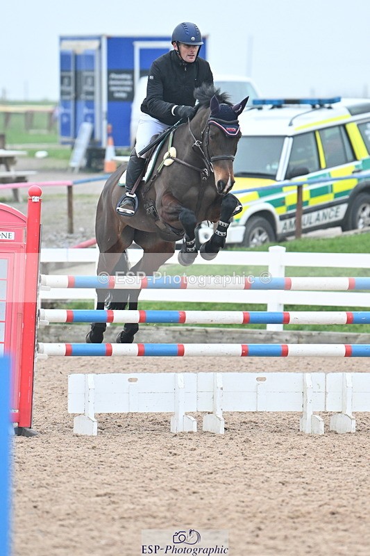 240113A-142530-02340 - Cls 13 Foxhunter and 1.20m Open