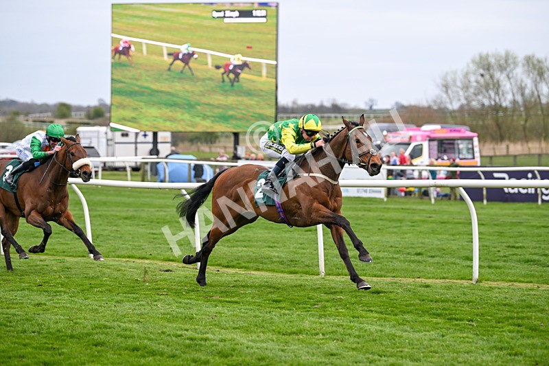 090425-Race 6-Green Pursuit-0210 - Race 6