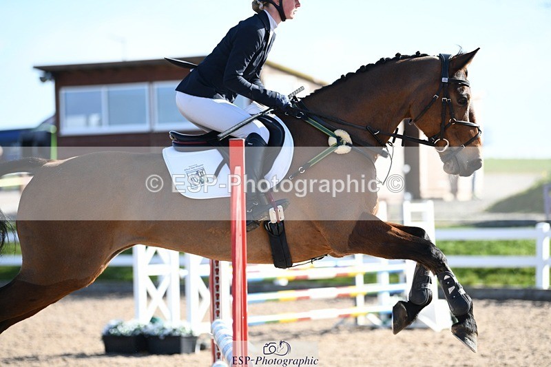 250330-102323-06093 - Cls 32 British Novice and 90cm