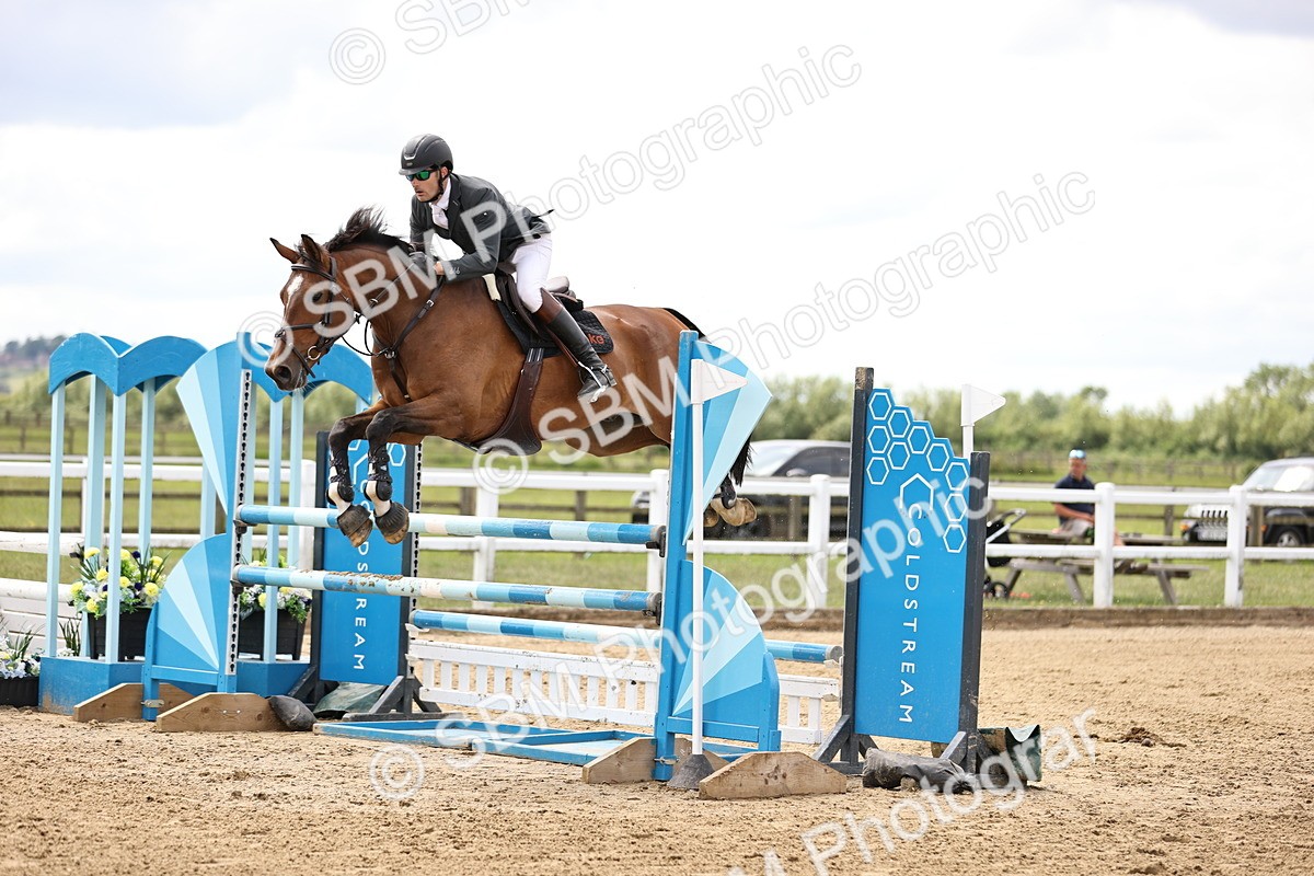 SBM_003077 - Class 11 - Senior Newcomers - 1.10m