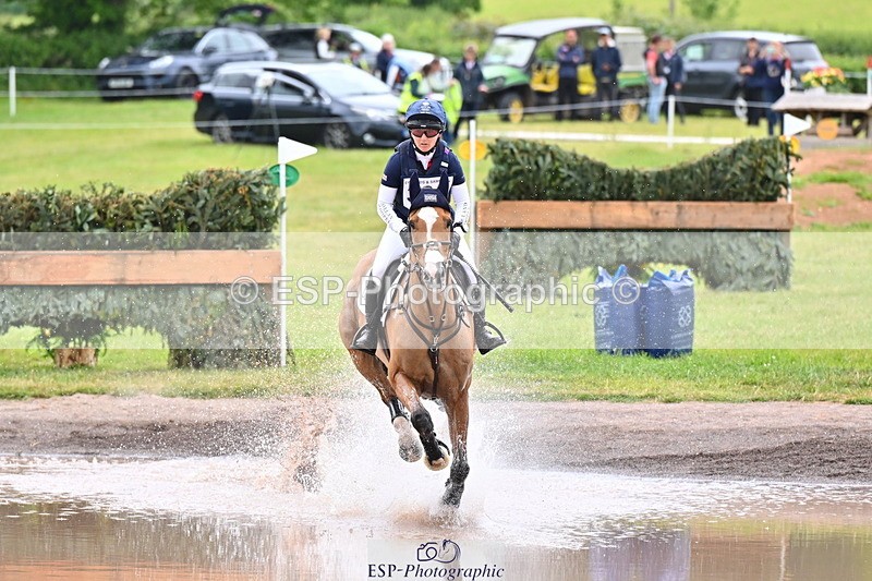 250524A-111703-09478 - B-321-Laura.Collett-BALANCERO