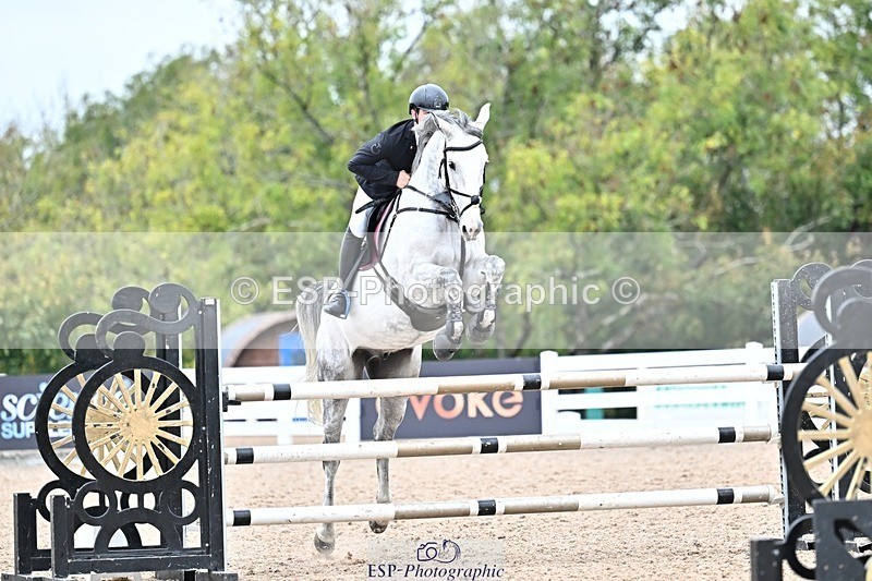 251015-132827-00578 - Cls 4 Newcomers and 1.10m Open