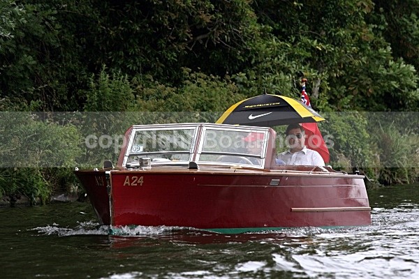 090704 A24 RED MOTORBOAT IMG_0216 - HENLEY REGATTA  SATURDAY 4th JULY 2009
