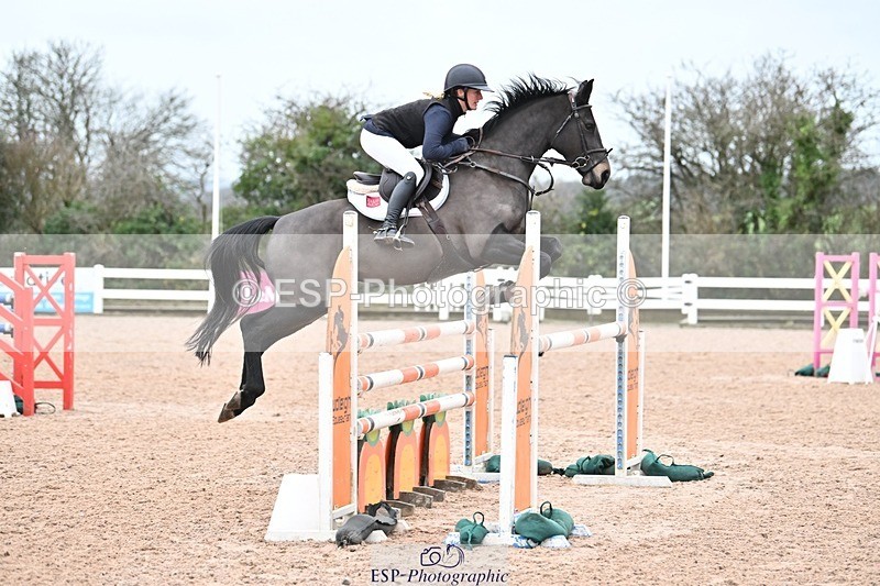 241206-142141-01089 - Cls 6 Foxhunter and 1.20m Open