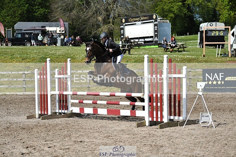 230512-110005-00633 - Cls 10 Snr 85cm Schooling