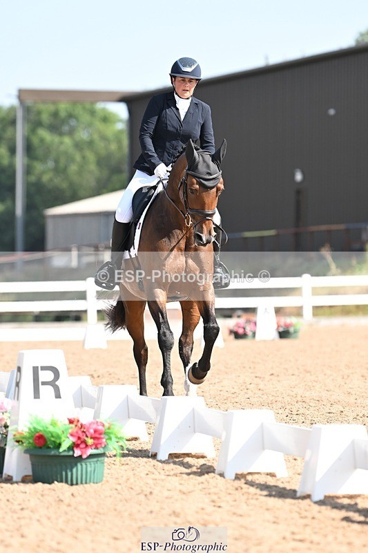 250816-105229-03482 - 047-Hannah.RogersWoodendfarm.Viva