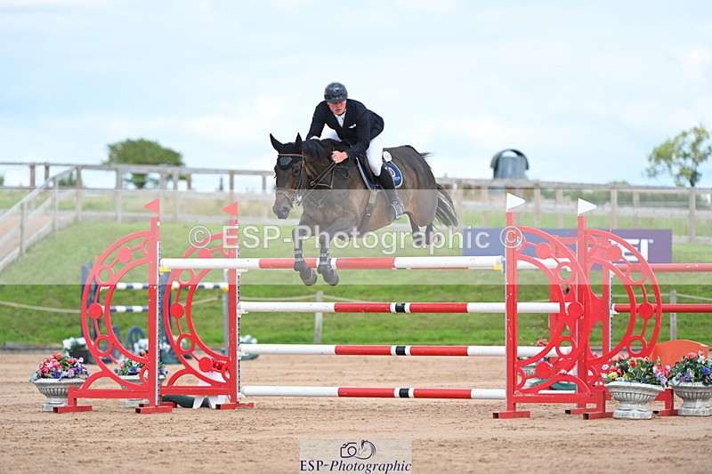 230721A-153620-07330 - Cls 10, 2 Star Big 1.45m Start to break