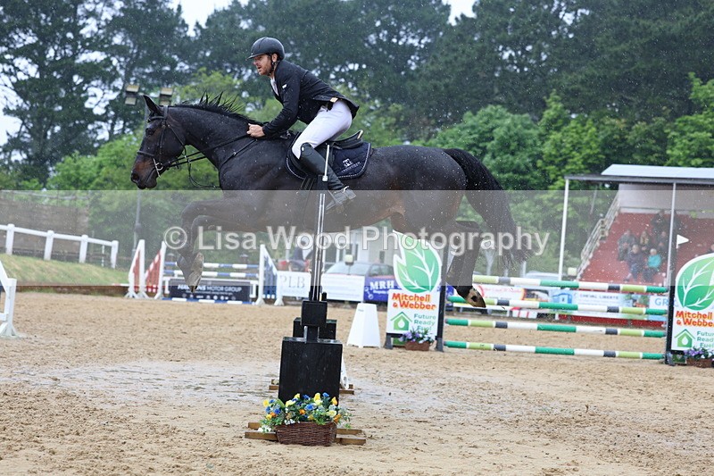 3E7A7518 - Class 8: Senior Foxhunter/1.20 open