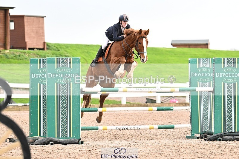 251206-140059-01228 - Cls 13 Snr Foxhunter and 1.20m