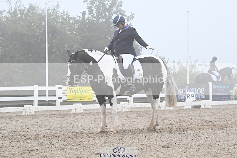 250907-150247-09018 - 106-Lucy.HamblettGalliano.Gold.Dust