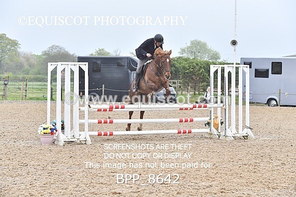 BPP_8642 - CLASS 24 SUN Senior BritiNovice/ 90cm Open