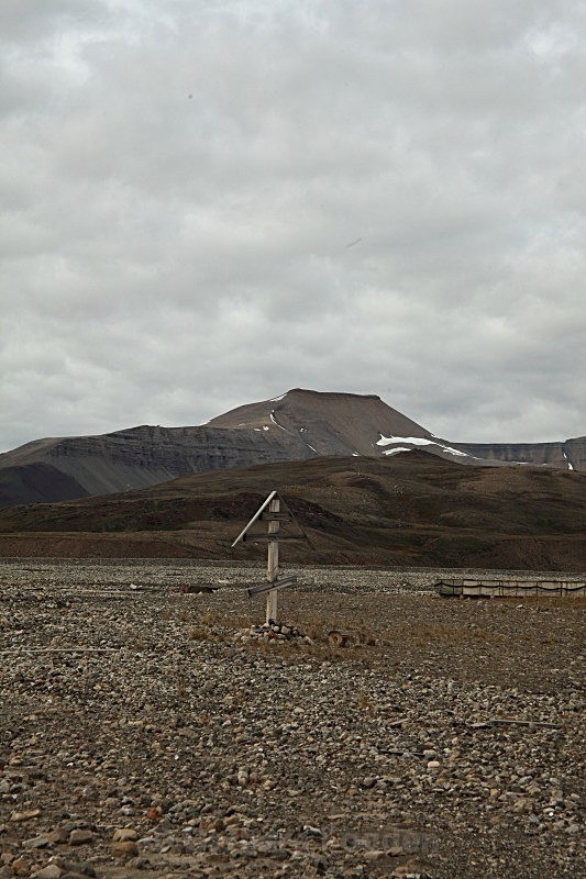 Pyramiden 8055 - Summer time
