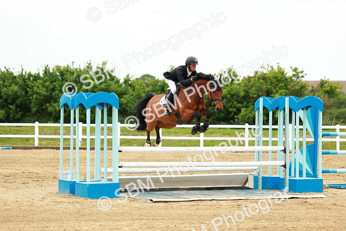 SBM_000955 - Class 5 - Senior Foxhunters - 1.20m