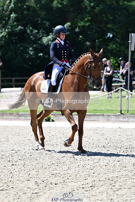 250522A-122255-03716 - C-202-Kitty.King-MBF.REDHOUSE.EVOQUE