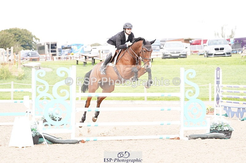 241004A-143526-00752 - Fri 04 Snr Fox & 1.20m Open