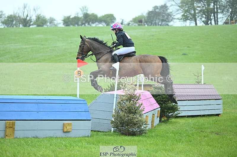 250418-123340-02778 - 080-Tichy.Sanders-SPARHANGER.VELVET