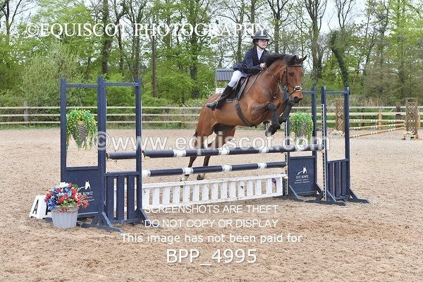 BPP_4995 - CLASS 24 SUN Senior BritiNovice/ 90cm Open