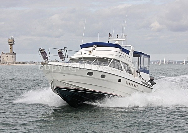 091004 CAPESEAL IMG_0901 - Flybridge Cruisers