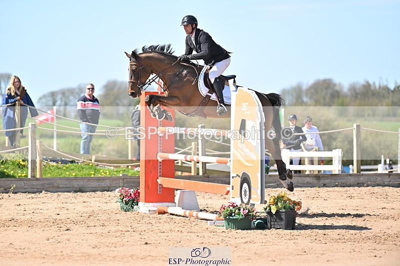 240420A-141322-11656 - Cls 7, 2 Star Medium Tour 1.35m