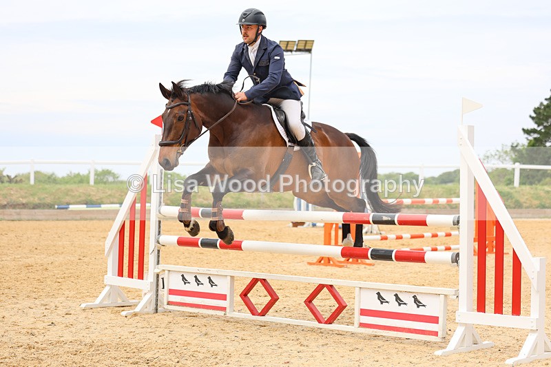 3E7A9457 - Class 8: Senior Newcomers/1.10m open