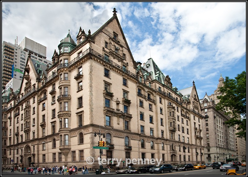 Dakota Apartments, Nr Central Park, New York - New York