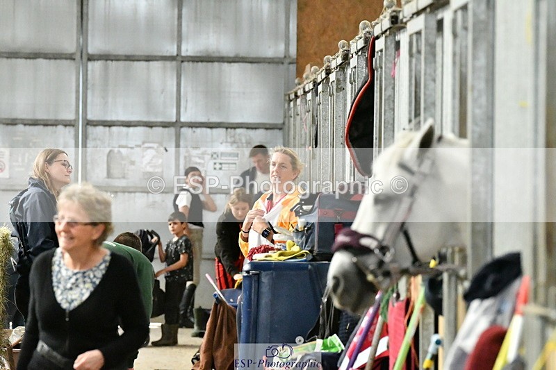 230804A-094942-01518 - Stable Shots