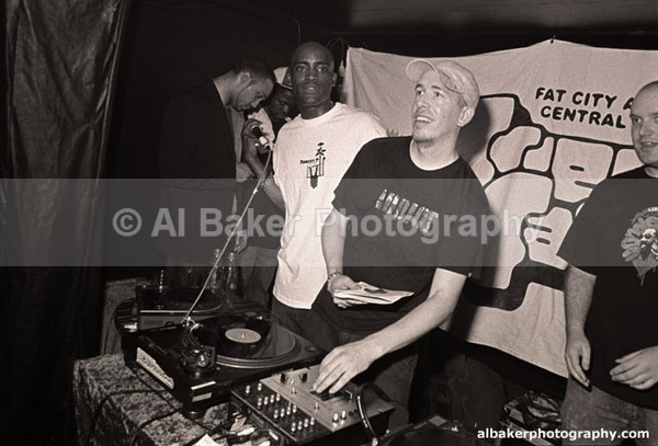 32 rodney-p skitz - Friends-&-Family @ the-roadhouse 12.02.05