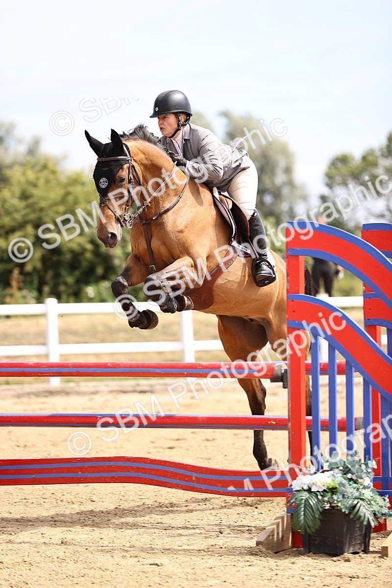 SBM_009917 - Class 8 - Senior Newcomers - 1.10  Open